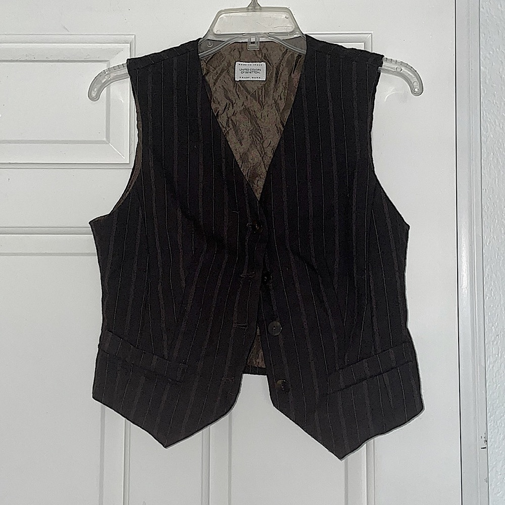 Thrifted vest! Size medium-large!! Super cute brown vintage vest!